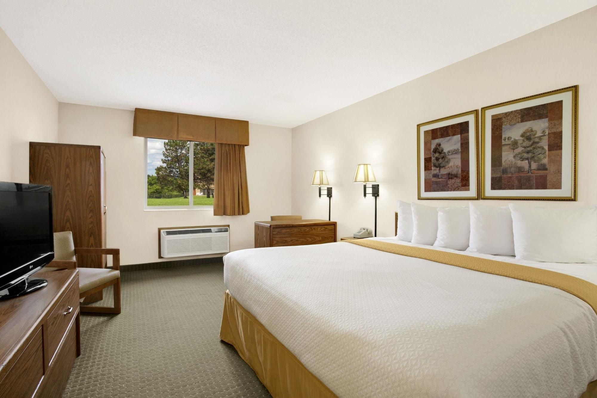 Days Inn By Wyndham Rapid City Bagian luar foto