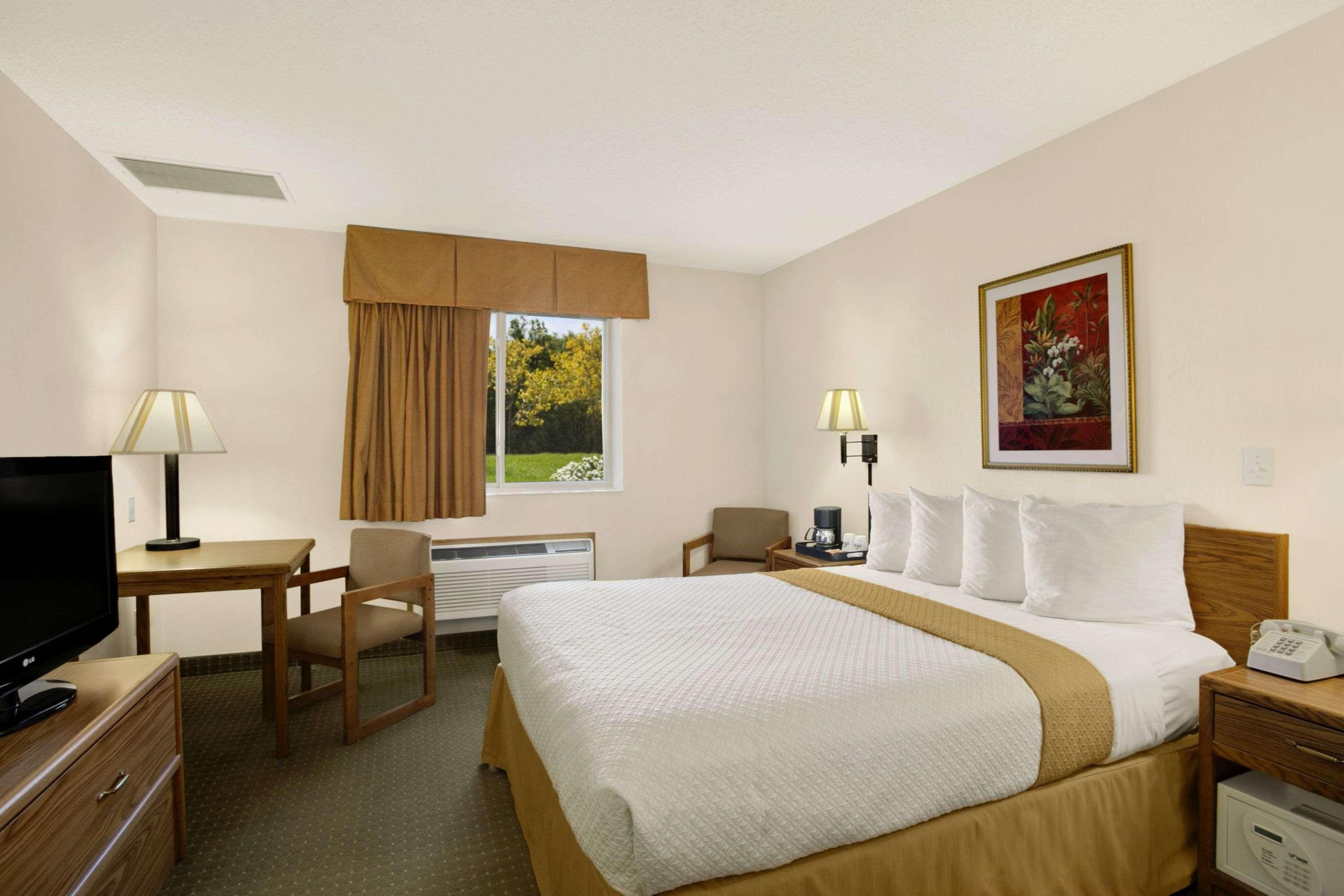 Days Inn By Wyndham Rapid City Bagian luar foto