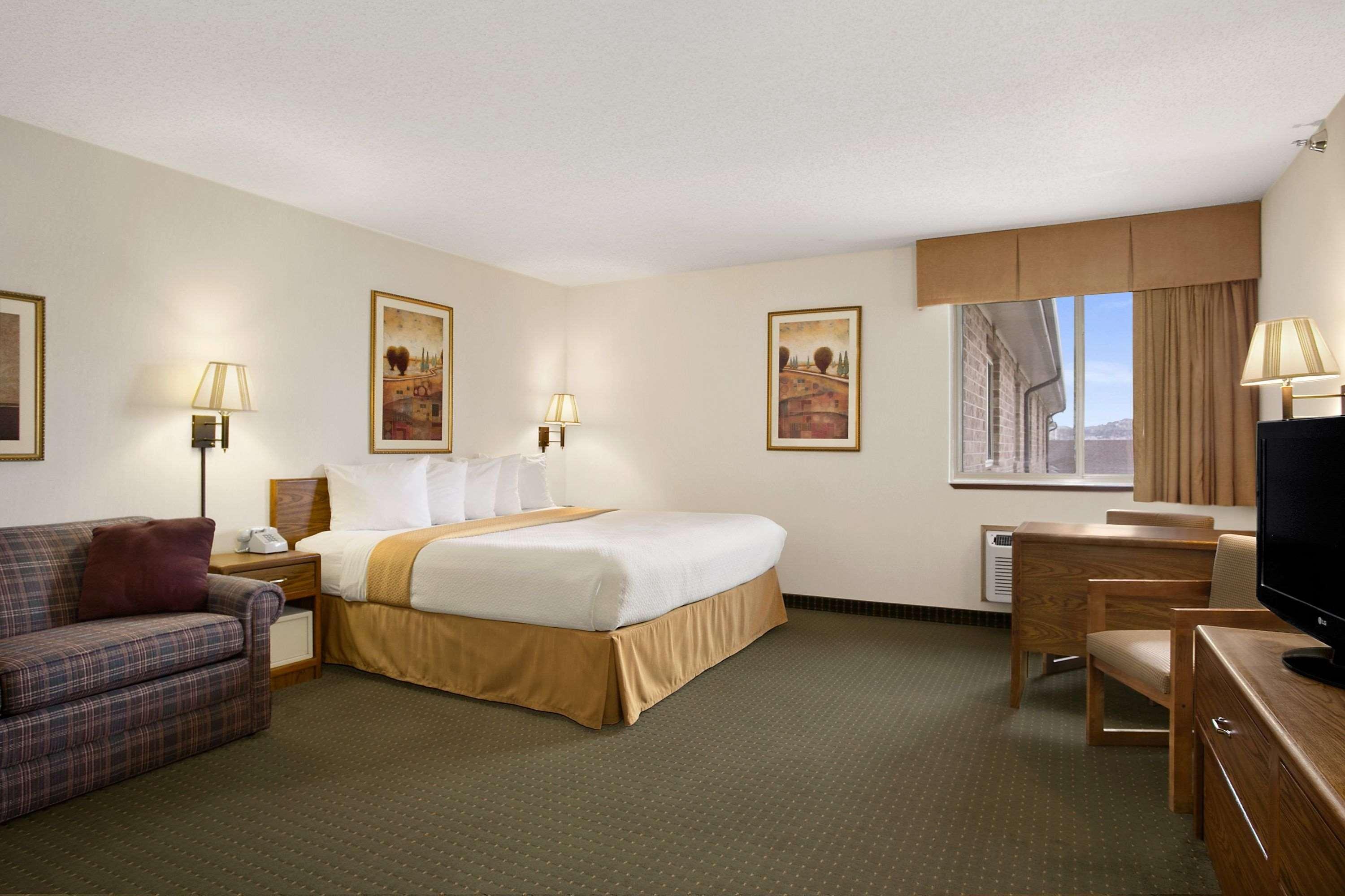 Days Inn By Wyndham Rapid City Bagian luar foto