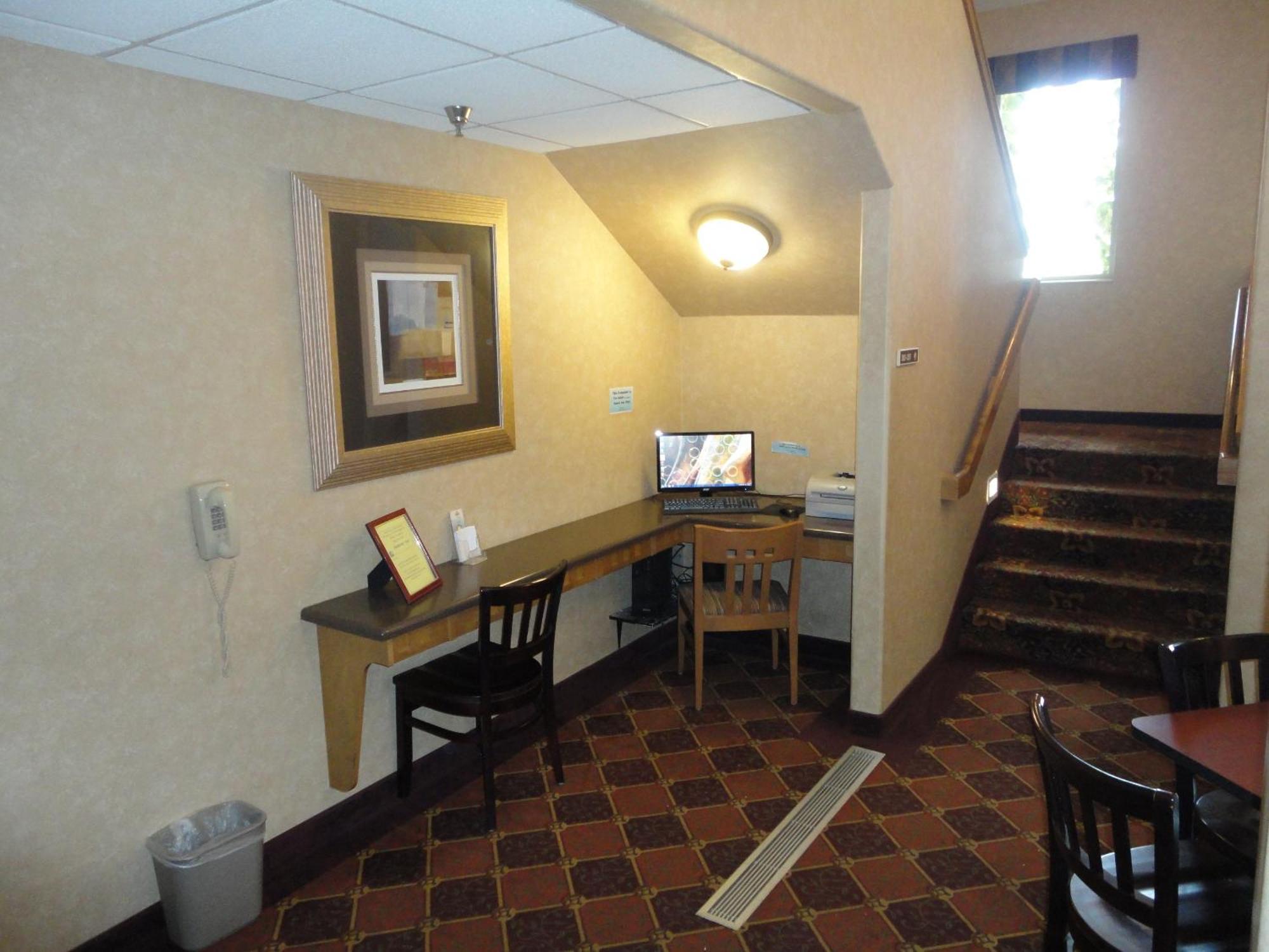 Days Inn By Wyndham Rapid City Bagian luar foto