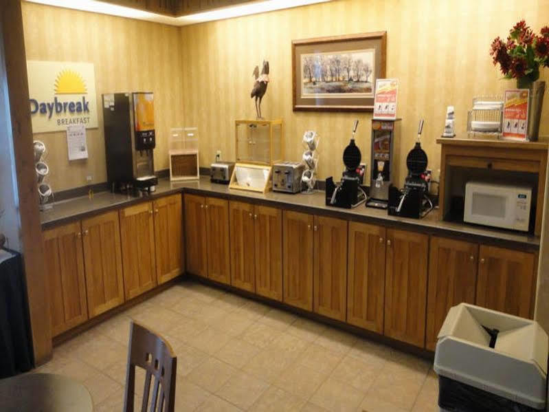 Days Inn By Wyndham Rapid City Bagian luar foto