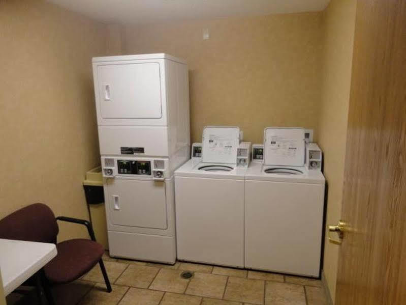Days Inn By Wyndham Rapid City Bagian luar foto