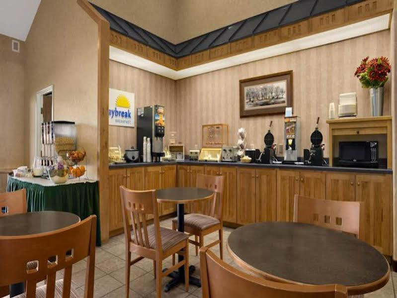 Days Inn By Wyndham Rapid City Bagian luar foto