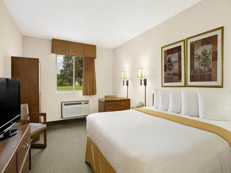 Days Inn By Wyndham Rapid City Bagian luar foto