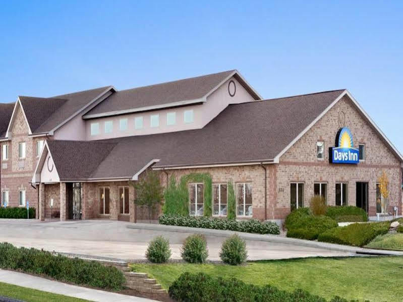 Days Inn By Wyndham Rapid City Bagian luar foto